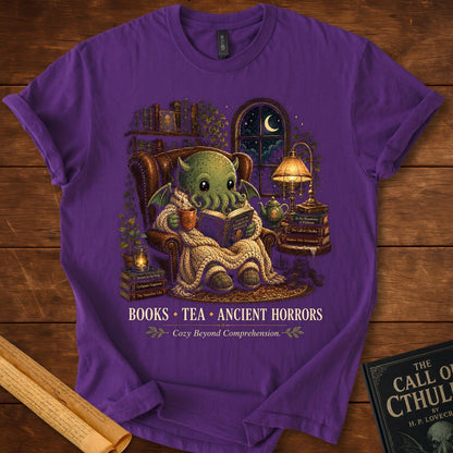Cozy Beyond Comprehension – Cthulhu Reading T-Shirt