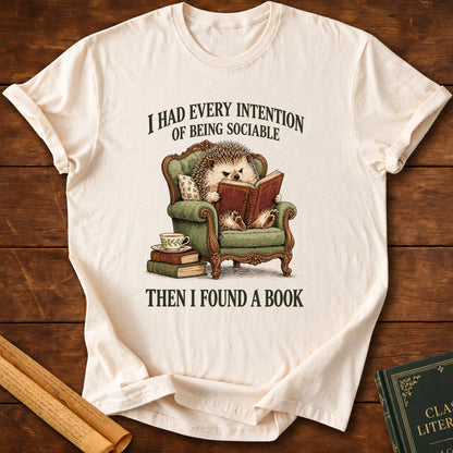I Had Every Intention of Being Sociable – Hedgehog Reading T-Shirt - Natural