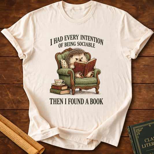 I Had Every Intention of Being Sociable – Hedgehog Reading T-Shirt - Natural